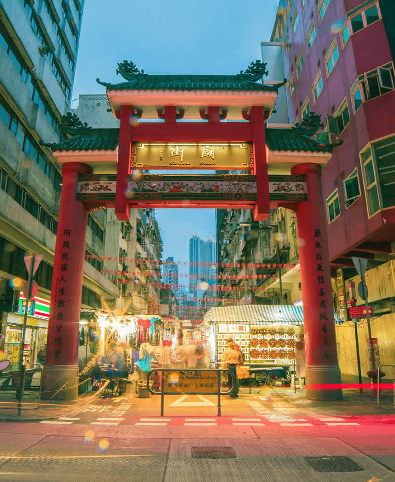 Asian Communities in Canada: Representations in Comics